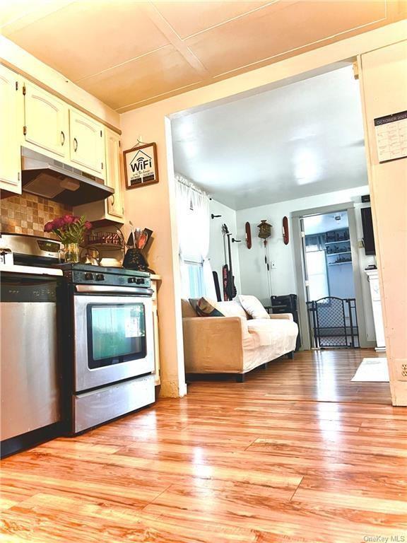 Single Family Entrance  Putnam County, NY 10541, MLS-H6325274-8