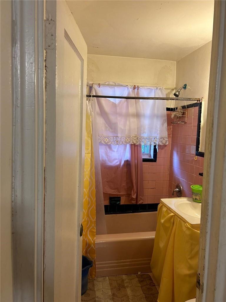 Single Family Arnow  Bronx, NY 10469, MLS-H6325649-7