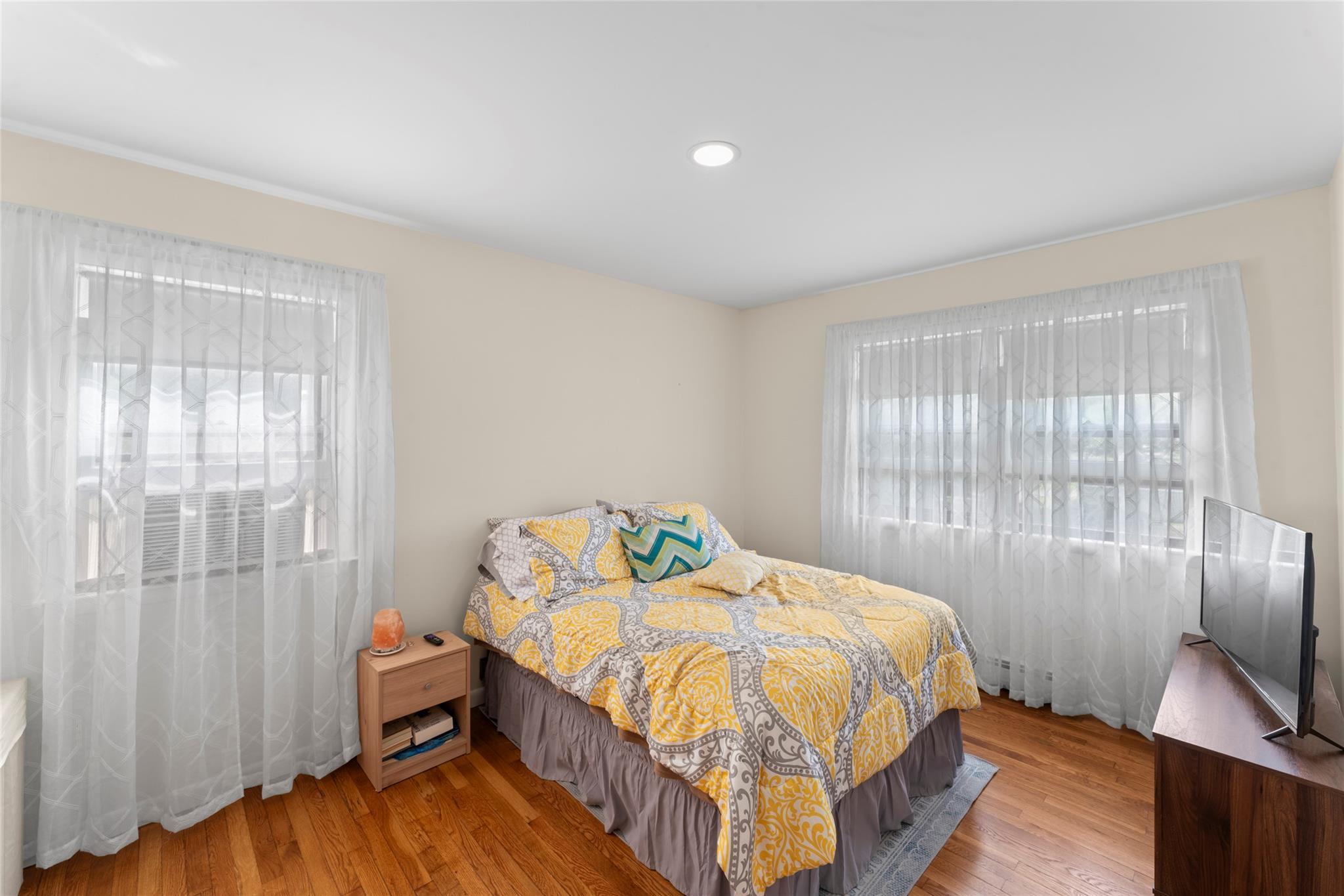 Single Family Riverside  Out Of Area, NY 06482, MLS-H6327054-16