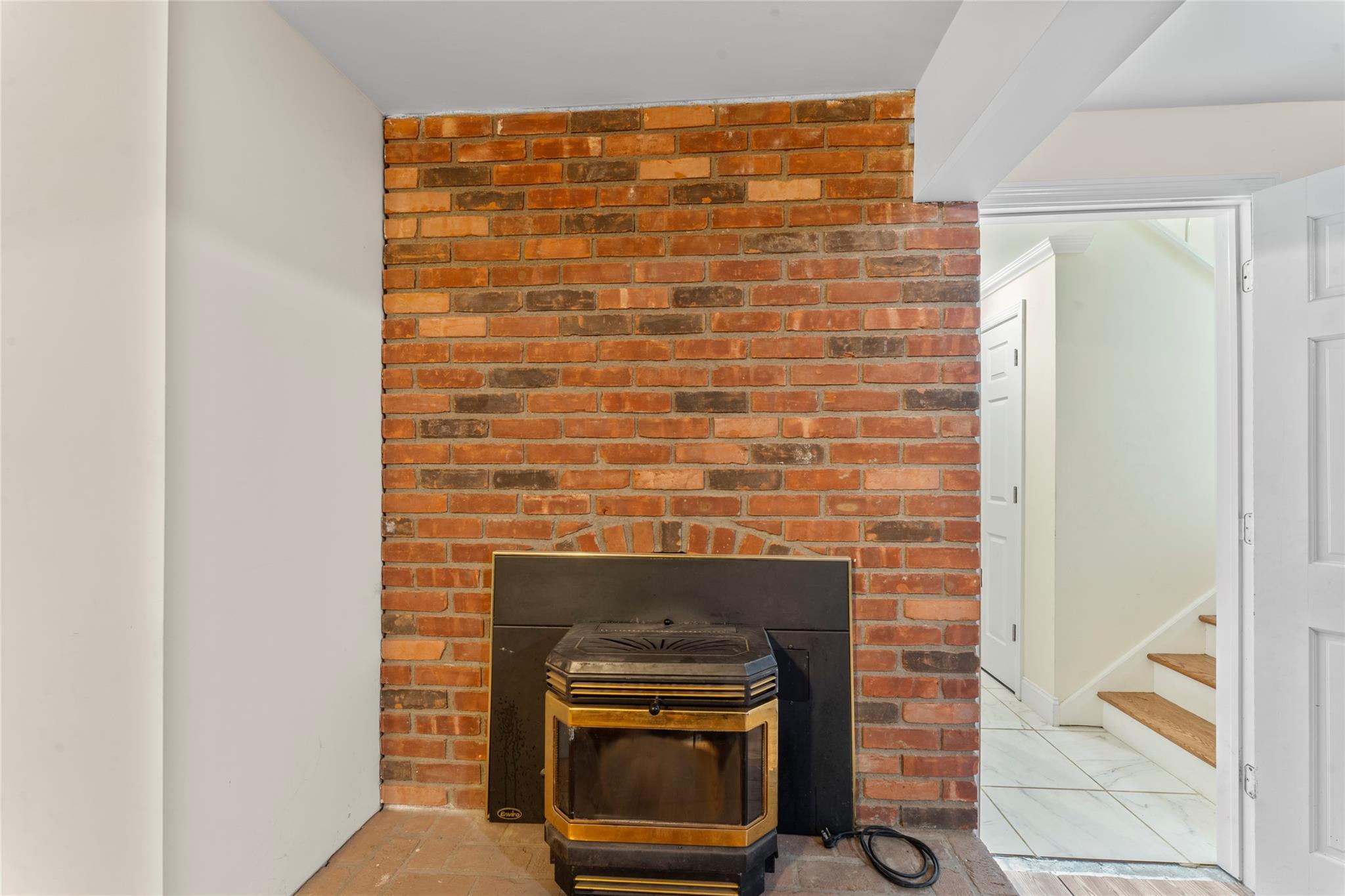Single Family Riverside  Out Of Area, NY 06482, MLS-H6327054-17