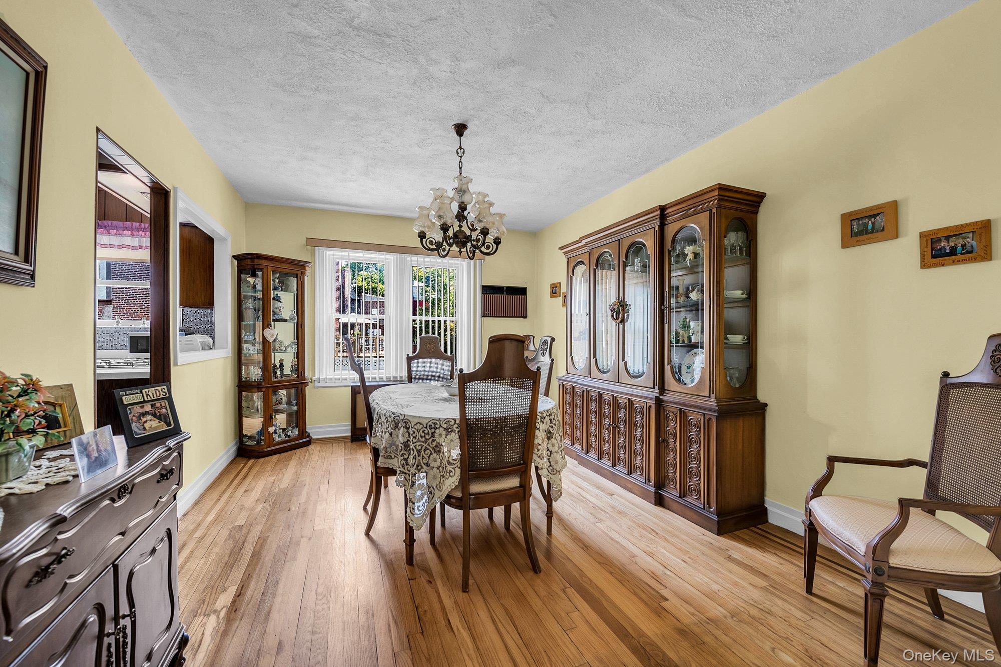 Single Family Narragansett Avenue  Bronx, NY 10461, MLS-H6328017-5