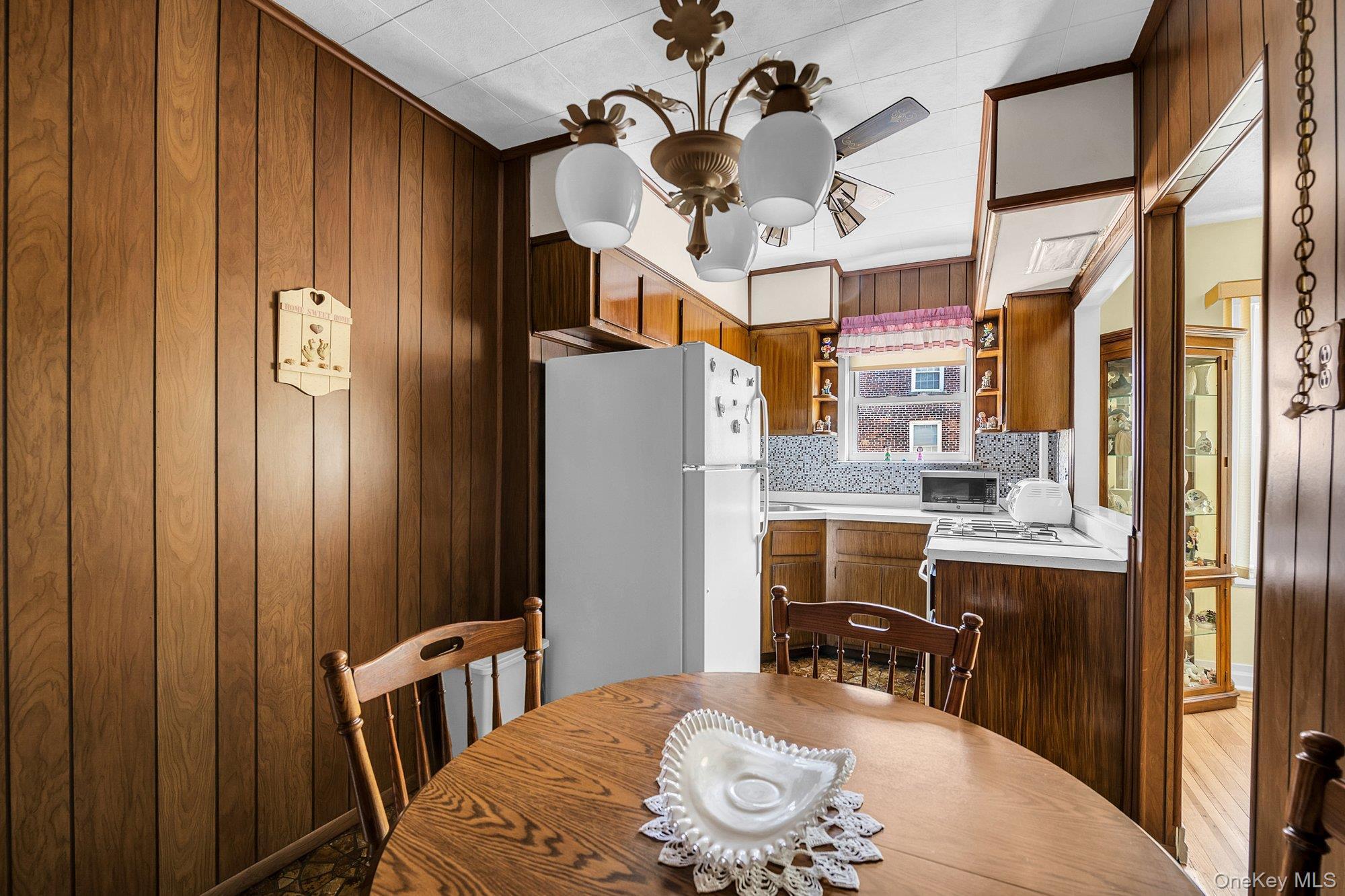 Single Family Narragansett Avenue  Bronx, NY 10461, MLS-H6328017-8