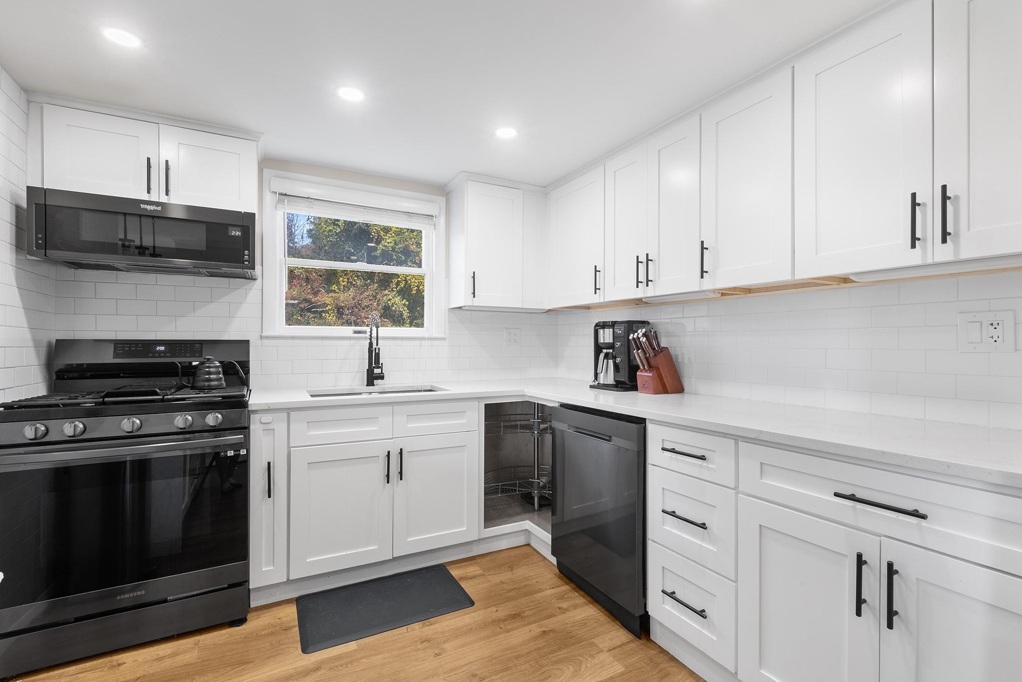 Single Family Old Albany Post  Westchester County, NY 10562, MLS-H6328929-3