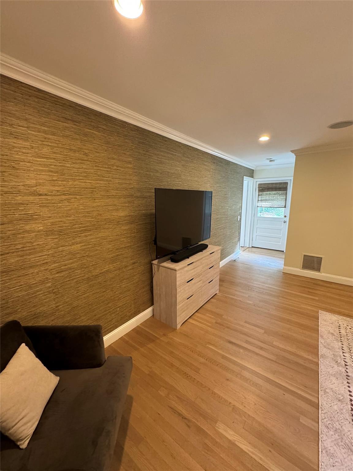 Single Family Somerstown  Westchester County, NY 10562, MLS-H6329083-10
