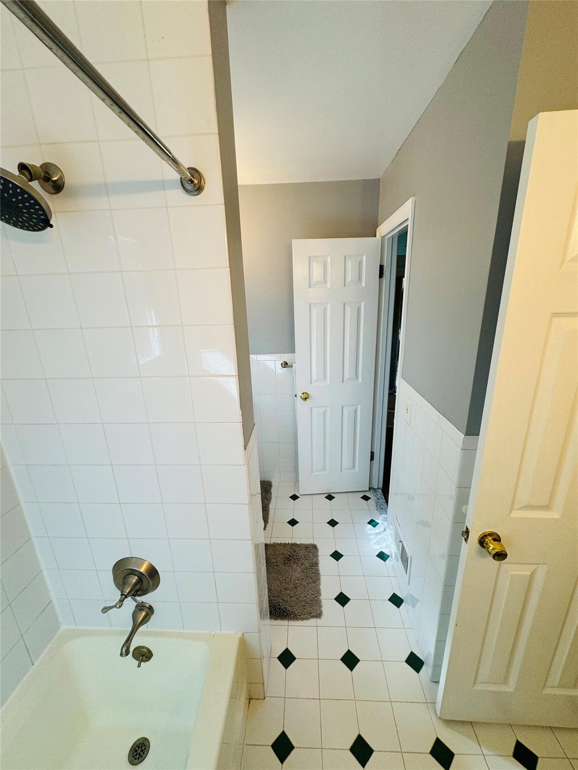 Single Family Somerstown  Westchester County, NY 10562, MLS-H6329083-4