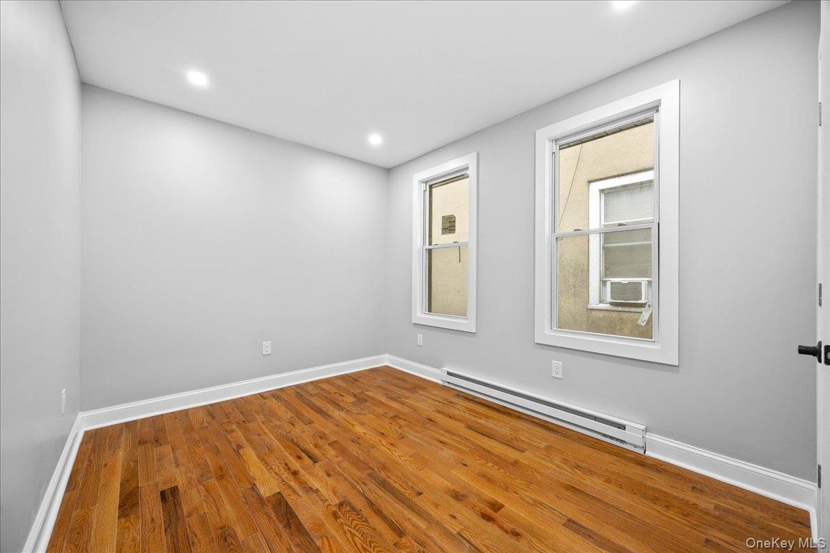 Single Family Van Nest Bronx, NY 10460, MLS-H6331391-18