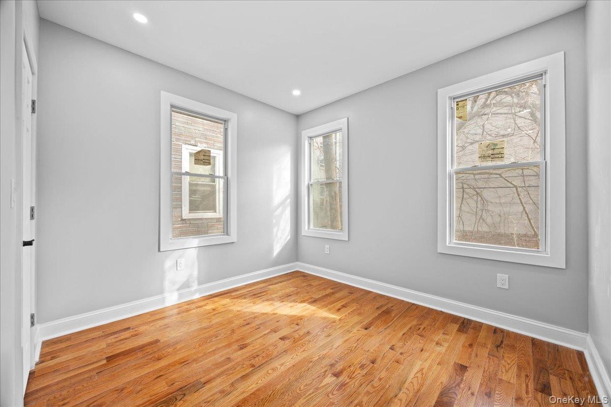 Single Family Van Nest Bronx, NY 10460, MLS-H6331391-23