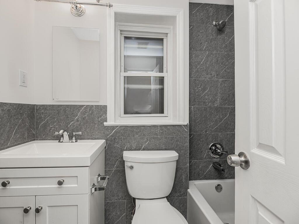 Single Family East 235th  Bronx, NY 10470, MLS-H6332179-22