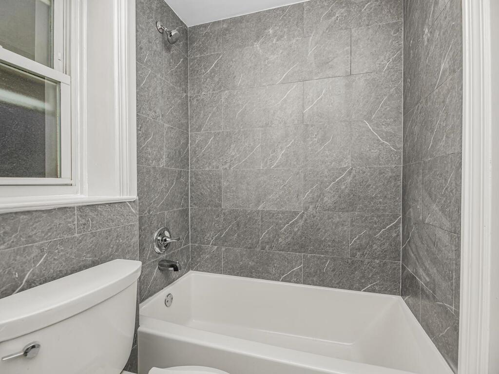 Single Family East 235th  Bronx, NY 10470, MLS-H6332179-8