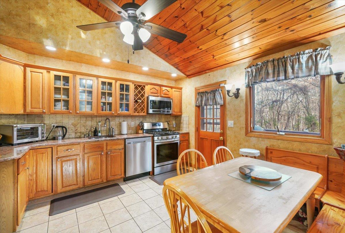 Single Family Green Bower  Rockland County, NY 10956, MLS-H6332855-9