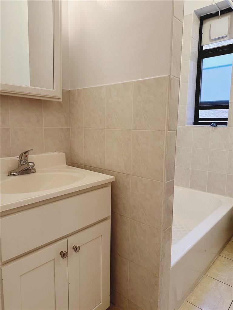 Apartment 111th  Manhattan, NY 10025, MLS-H6332944-8