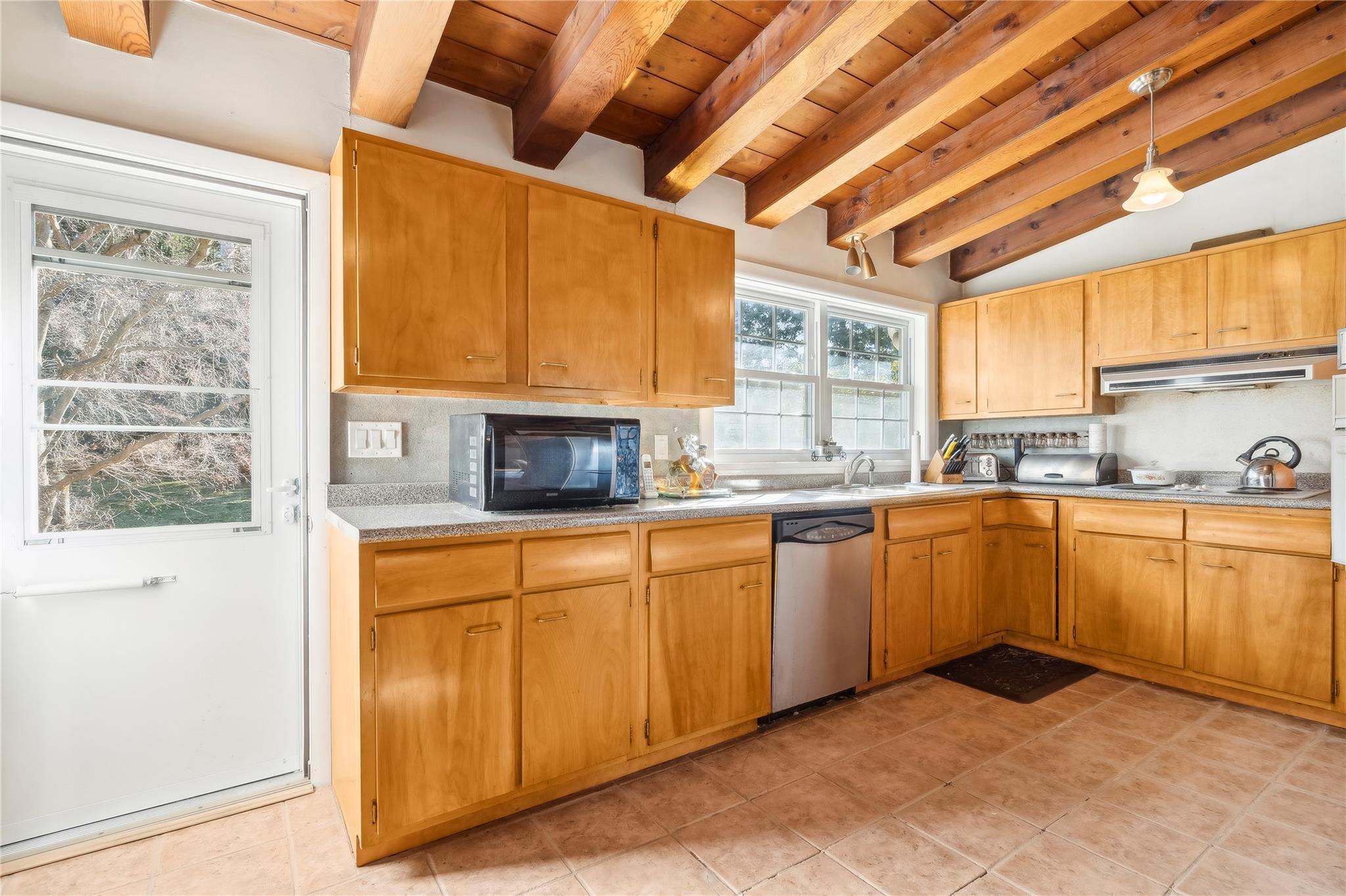 Single Family Hilltop  Westchester County, NY 10560, MLS-H6332948-7