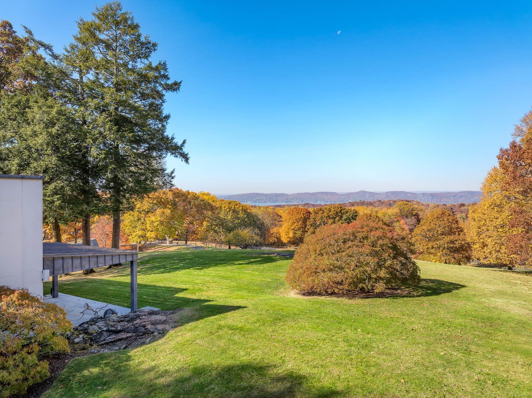 Single Family Raafenberg  Westchester County, NY 10591, MLS-H6335041-16