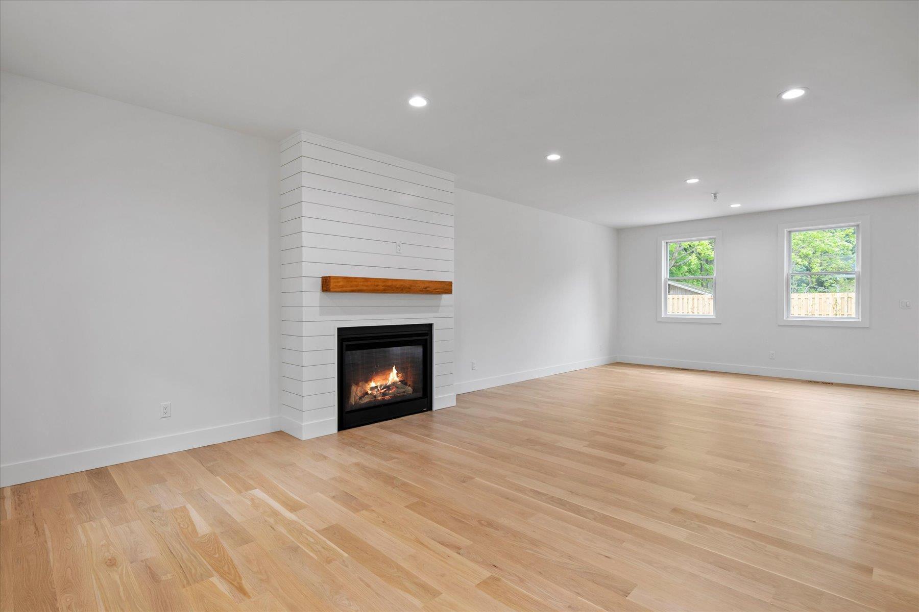 Single Family Greenway East  Suffolk County, NY 11957, MLS-H6335251-10