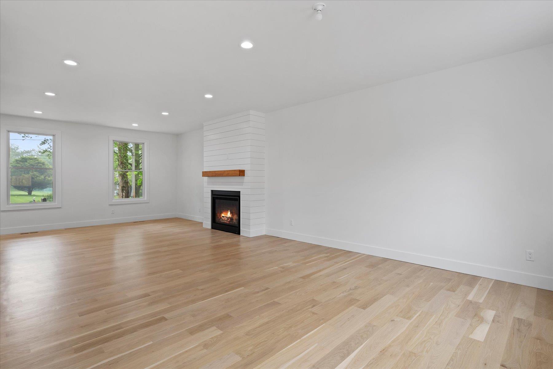 Single Family Greenway East  Suffolk County, NY 11957, MLS-H6335251-11