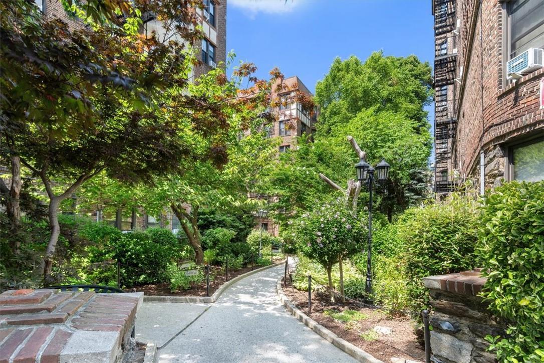 Coop Brady  Bronx, NY 10462, MLS-H6335703-17
