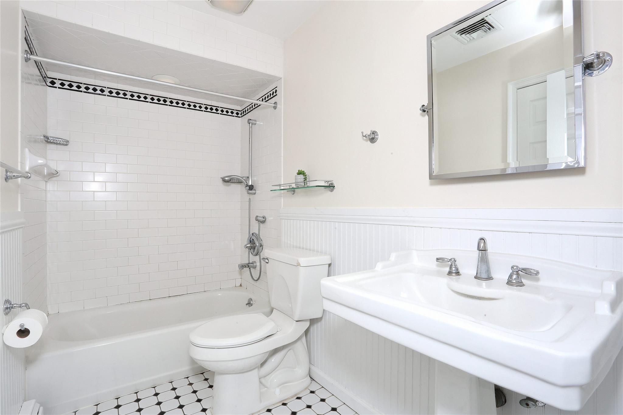 Single Family Country Club  Rockland County, NY 10952, MLS-H6335801-23