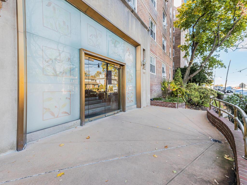Coop Riverdale  Bronx, NY 10471, MLS-H6336126-17