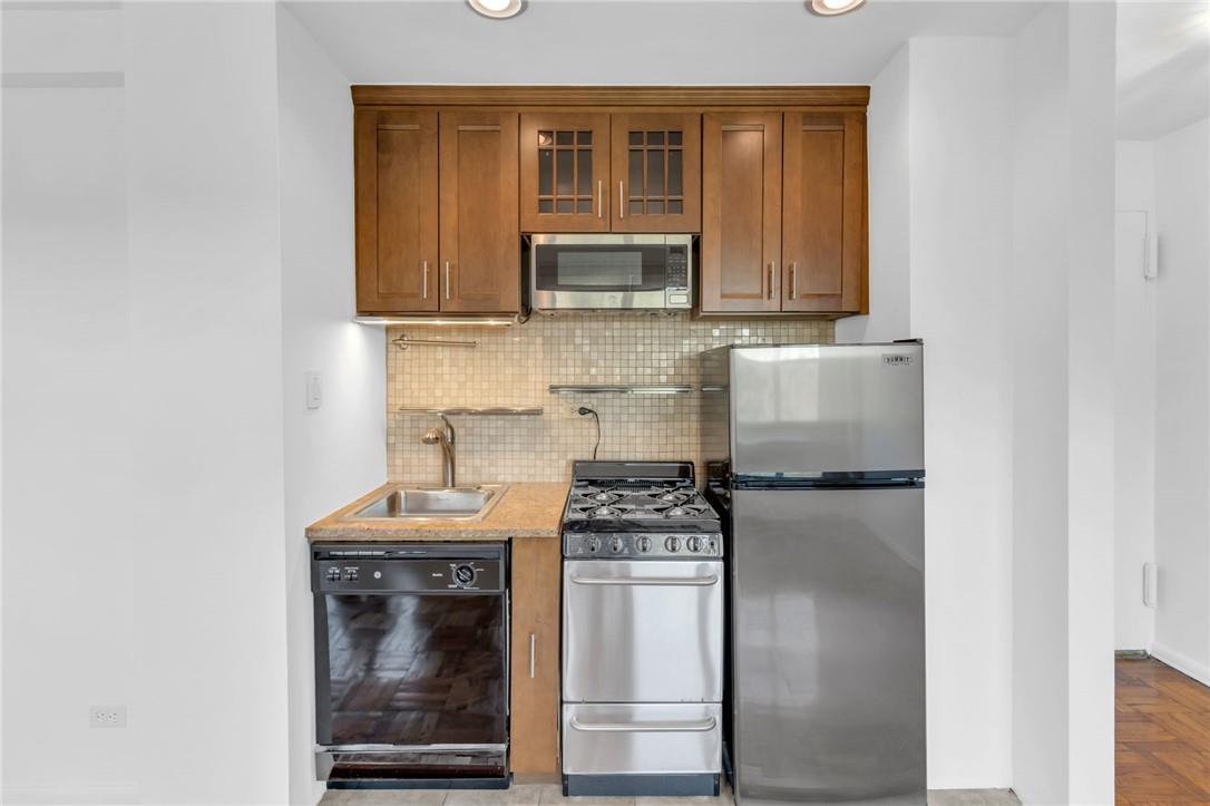 Coop Blackstone  Bronx, NY 10471, MLS-H6336165-10