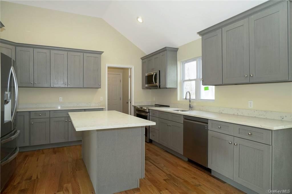 Single Family Blue Point  Suffolk County, NY 11738, MLS-L3109646-10