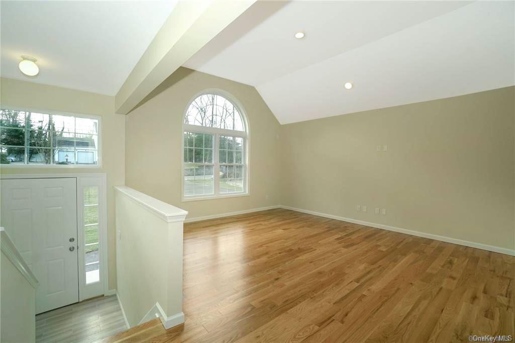 Single Family Blue Point  Suffolk County, NY 11738, MLS-L3109646-4
