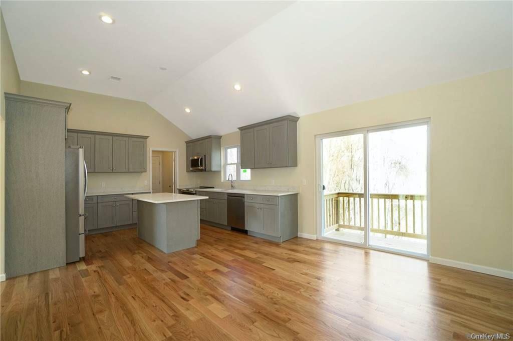 Single Family Blue Point  Suffolk County, NY 11738, MLS-L3109646-8