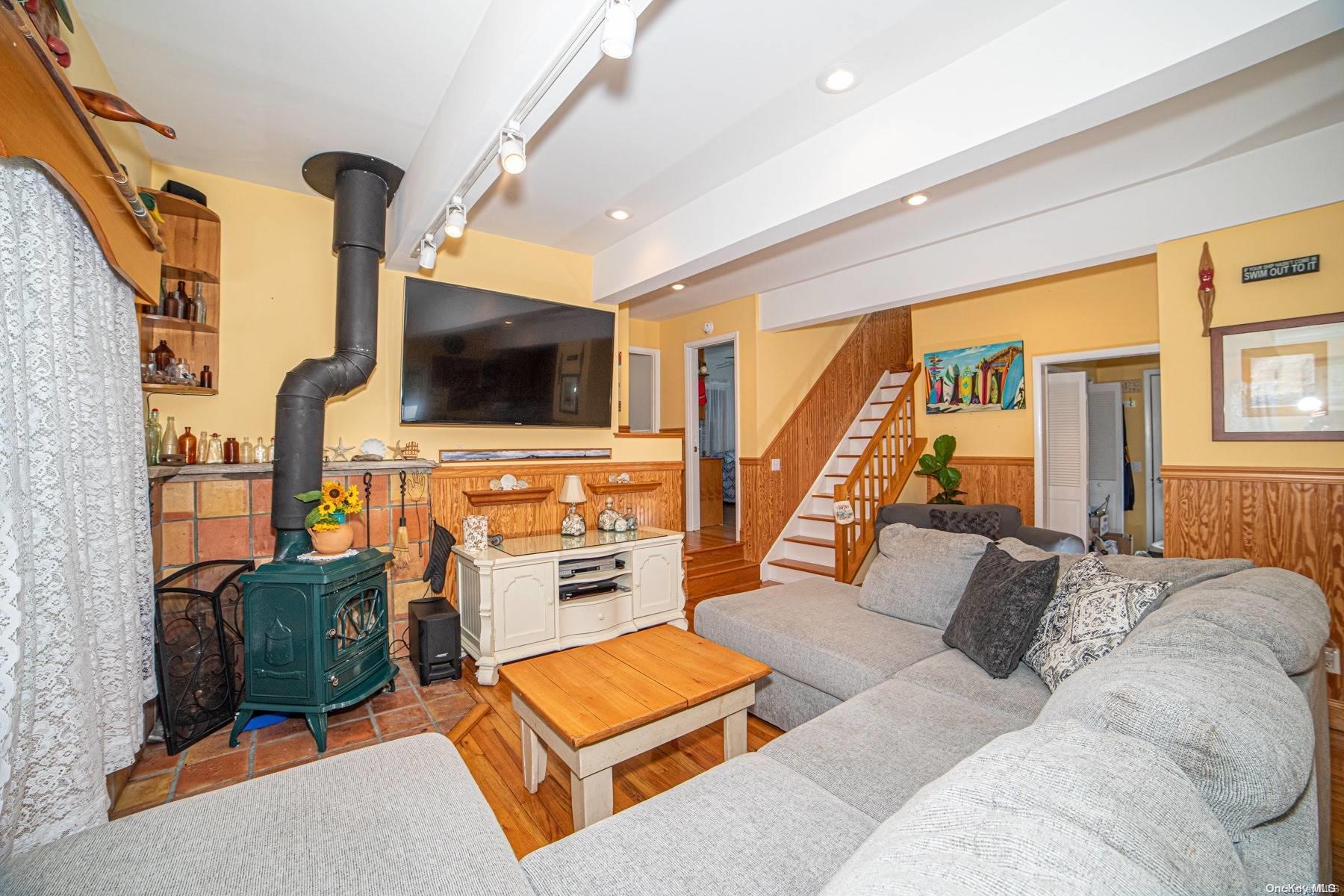 Single Family End  Suffolk County, NY 11706, MLS-L3346223-13
