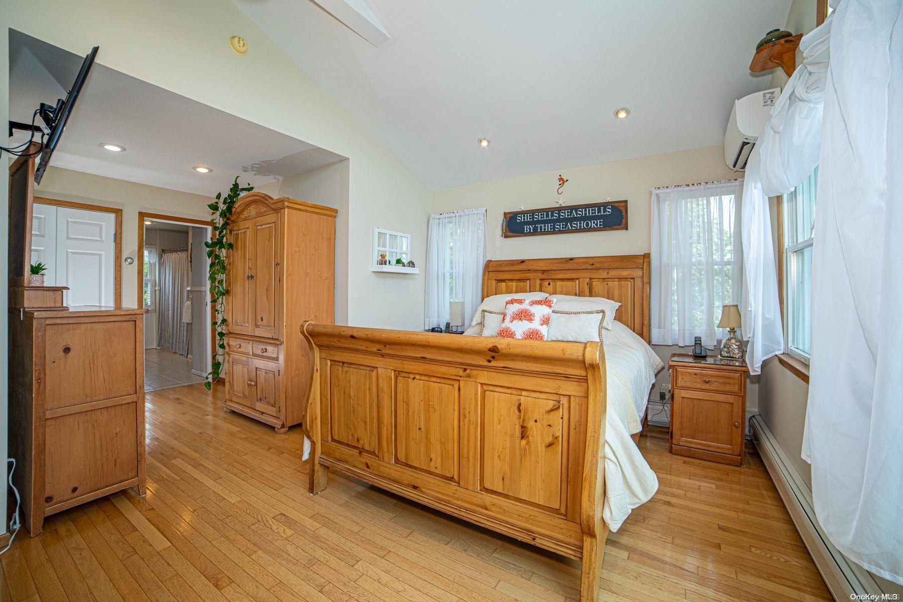 Single Family End  Suffolk County, NY 11706, MLS-L3346223-18
