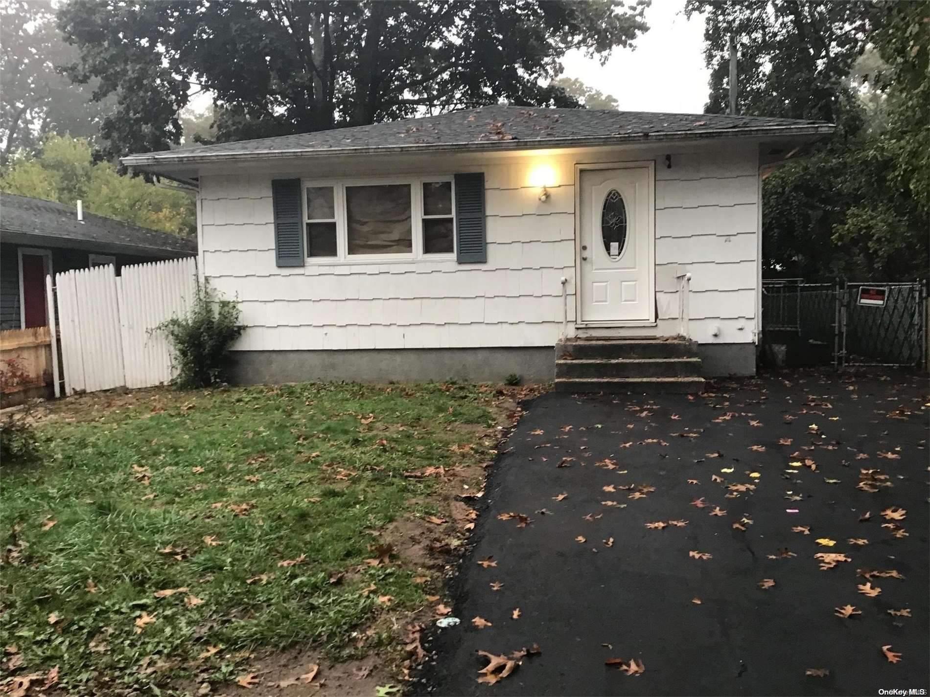 Single Family Broadway  Suffolk County, NY 11950, MLS-L3437528-22