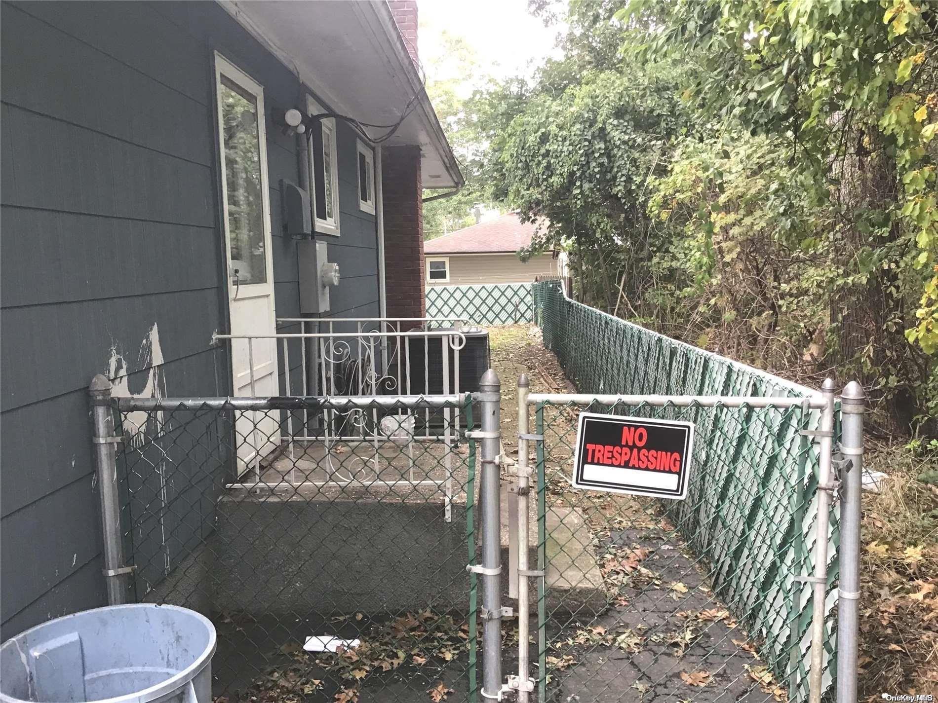 Single Family Broadway  Suffolk County, NY 11950, MLS-L3437528-4