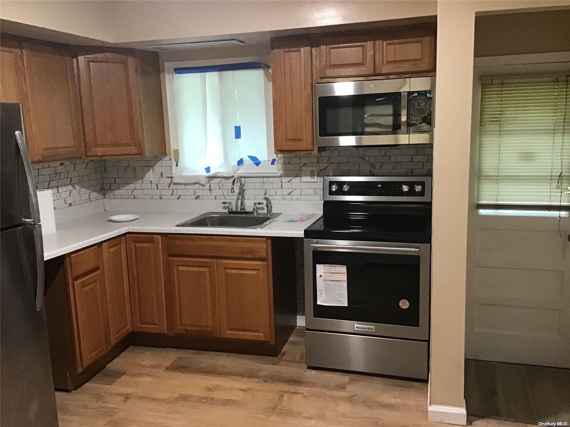 Single Family Broadway  Suffolk County, NY 11950, MLS-L3437528-7