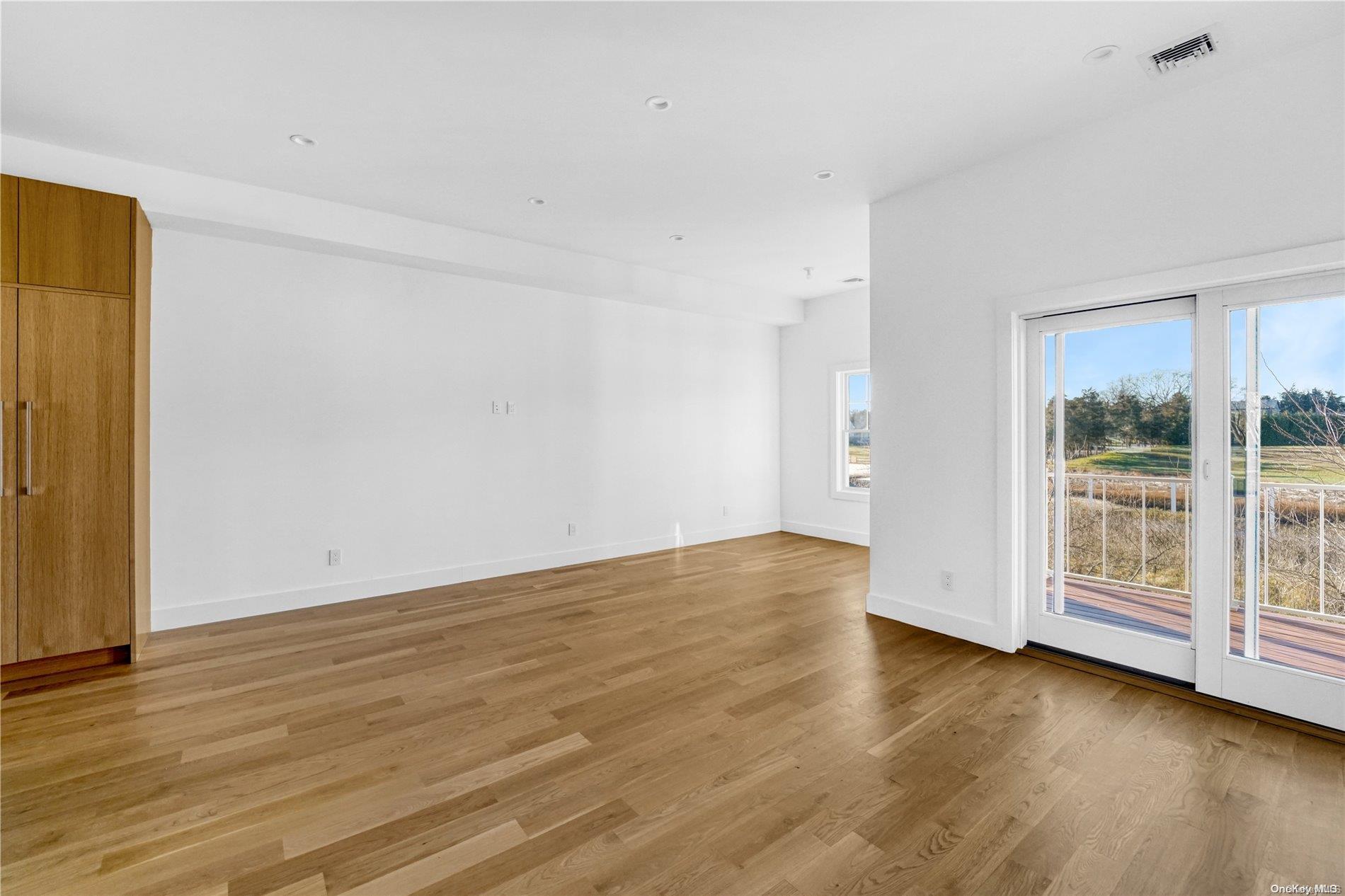 Condo Foster  Suffolk County, NY 11946, MLS-L3455214-14