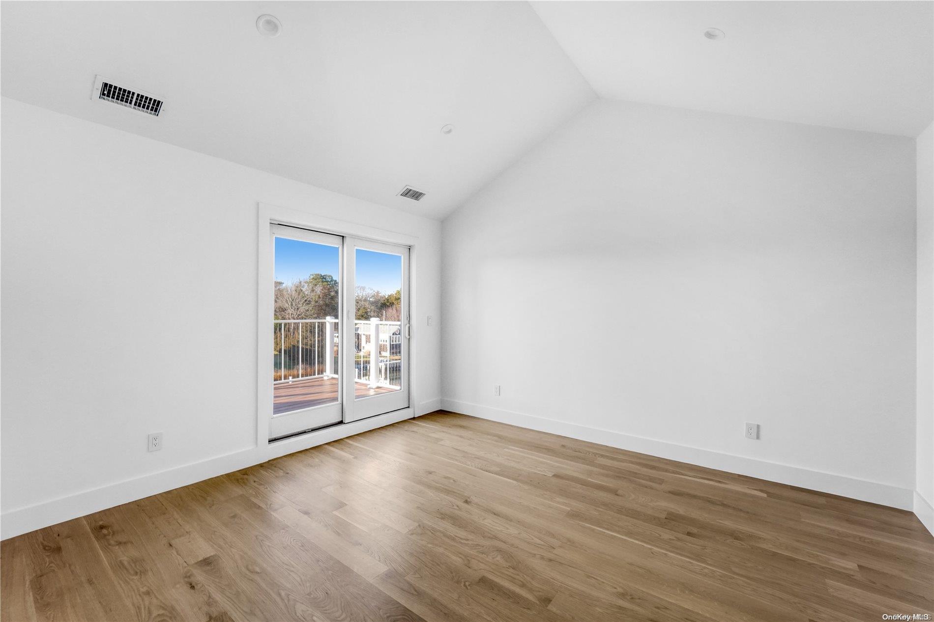 Condo Foster  Suffolk County, NY 11946, MLS-L3455214-18