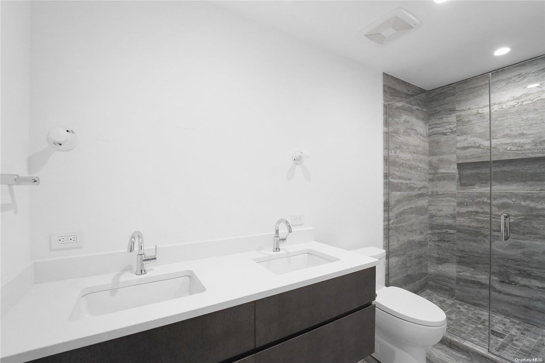 Condo Foster  Suffolk County, NY 11946, MLS-L3455214-21