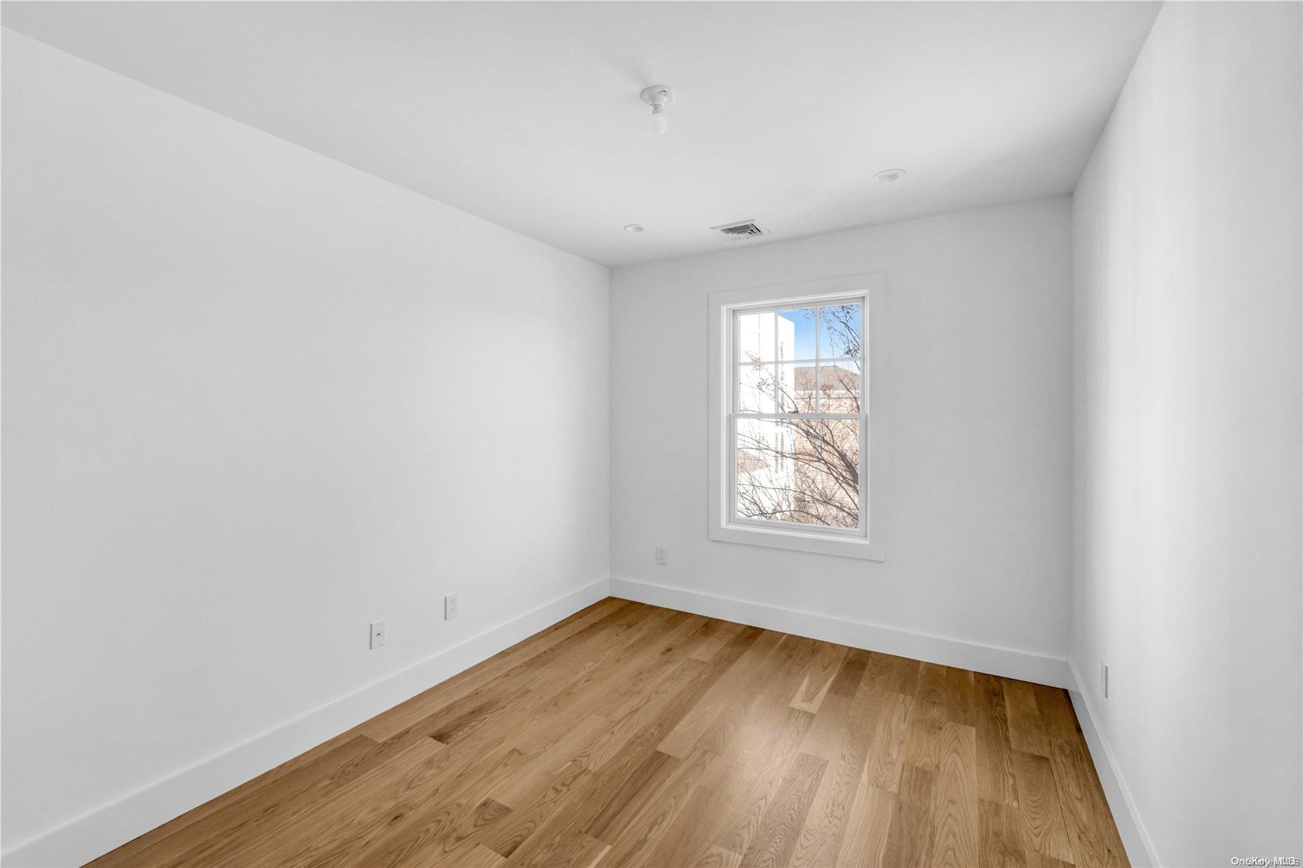 Condo Foster  Suffolk County, NY 11946, MLS-L3455214-22