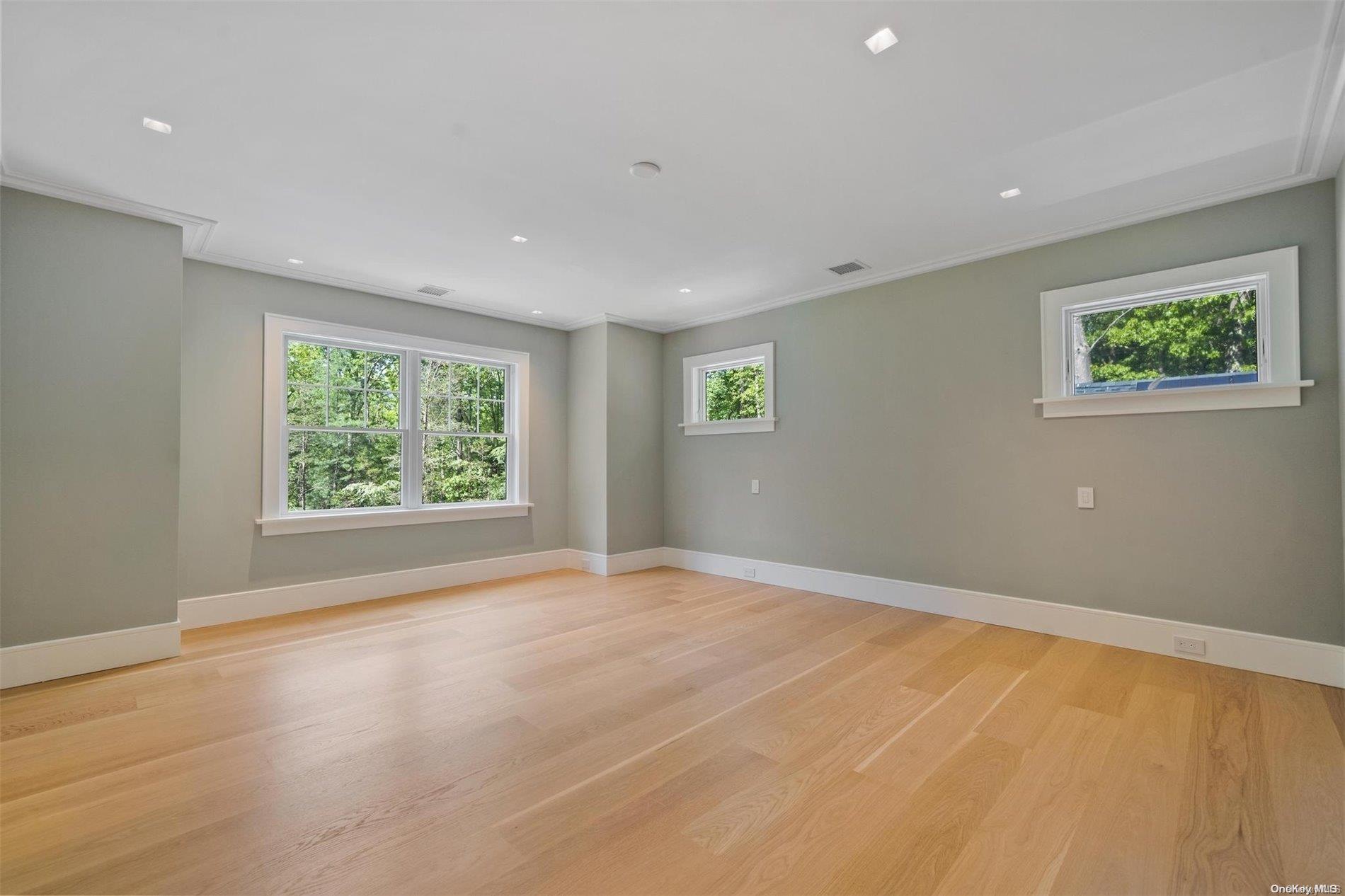 Single Family Beaver Dam  Suffolk County, NY 11719, MLS-L3460010-15