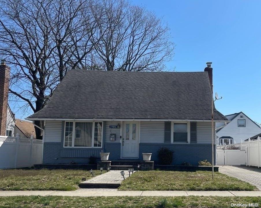 Single Family Raff  Nassau County, NY 11003, MLS-L3472601-2