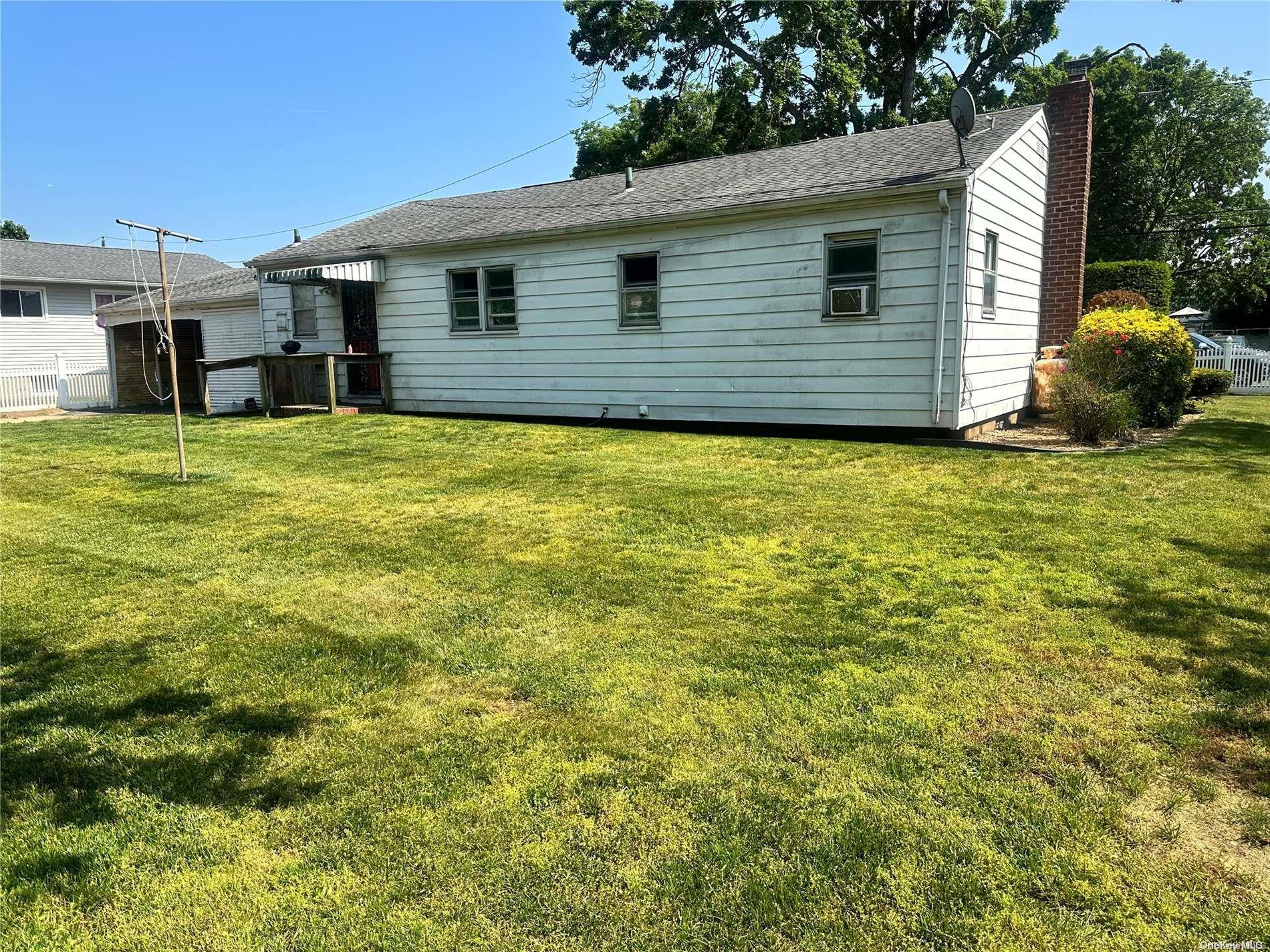 Single Family Spruce  Suffolk County, NY 11701, MLS-L3484250-5