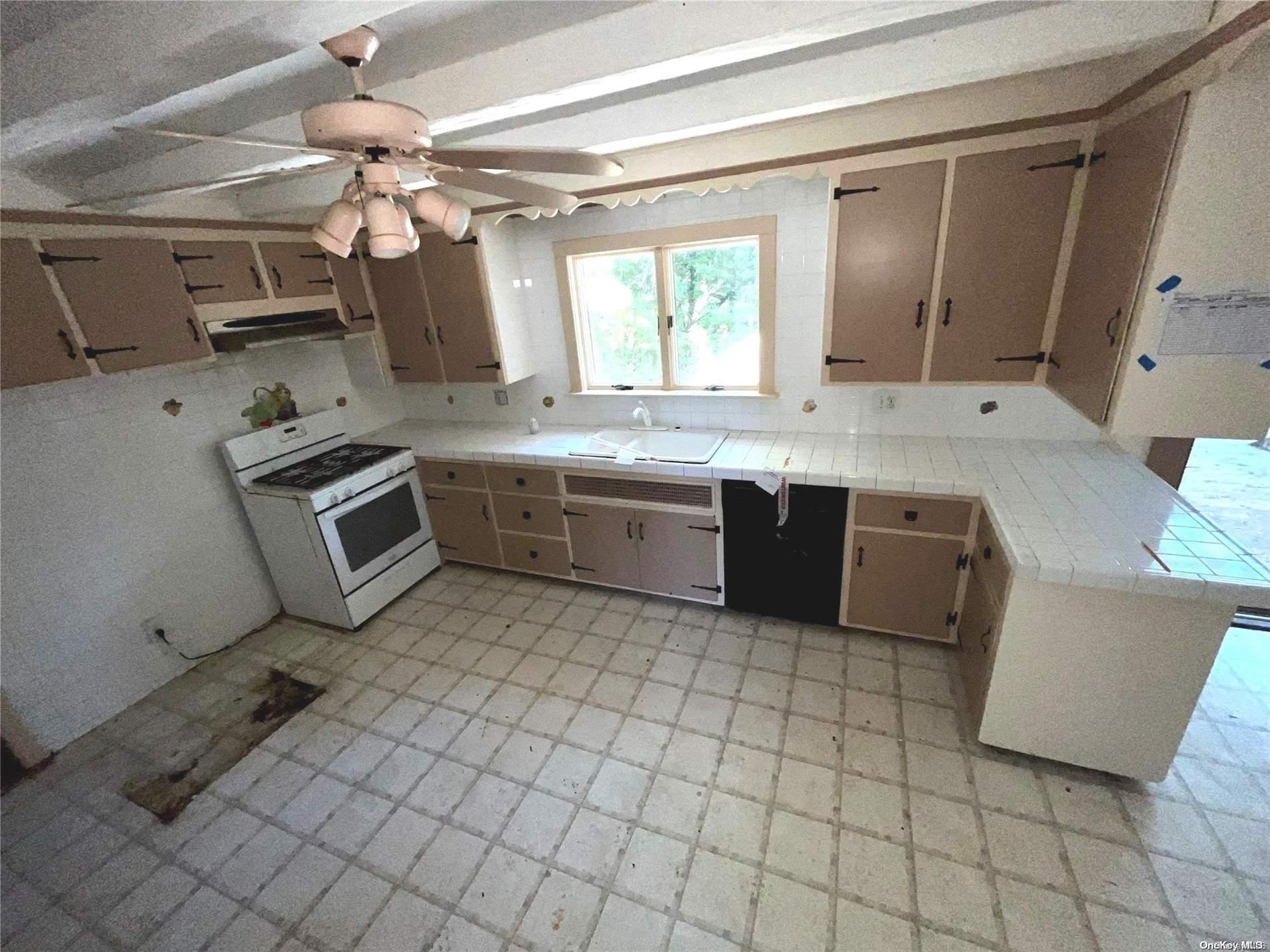 Single Family County Road 48  Suffolk County, NY 11935, MLS-L3501386-9