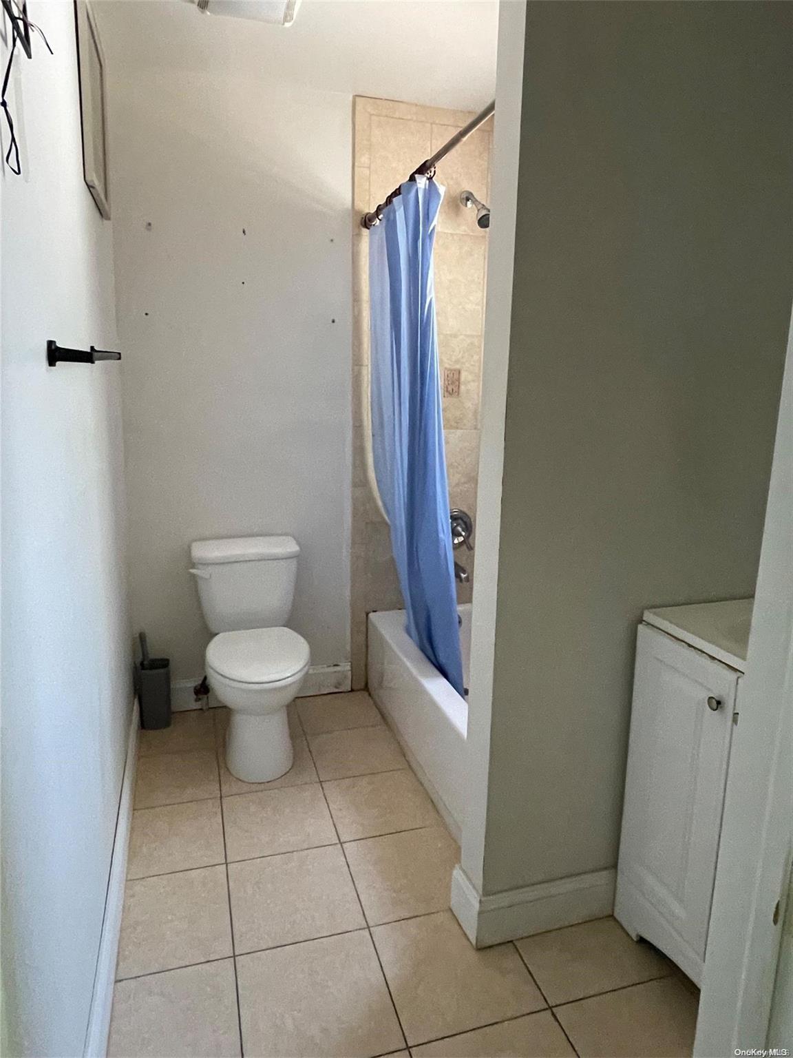 Single Family Broadway  Suffolk County, NY 11722, MLS-L3503248-12
