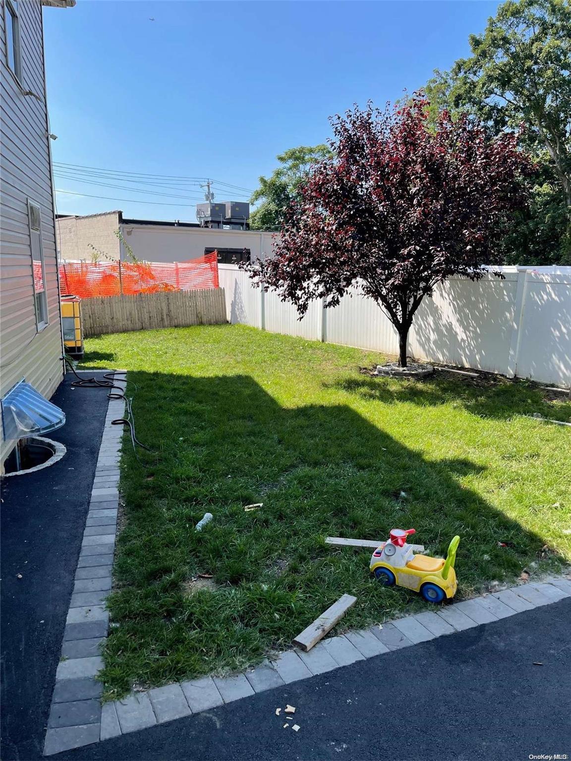 Single Family Broadway  Suffolk County, NY 11722, MLS-L3503248-13