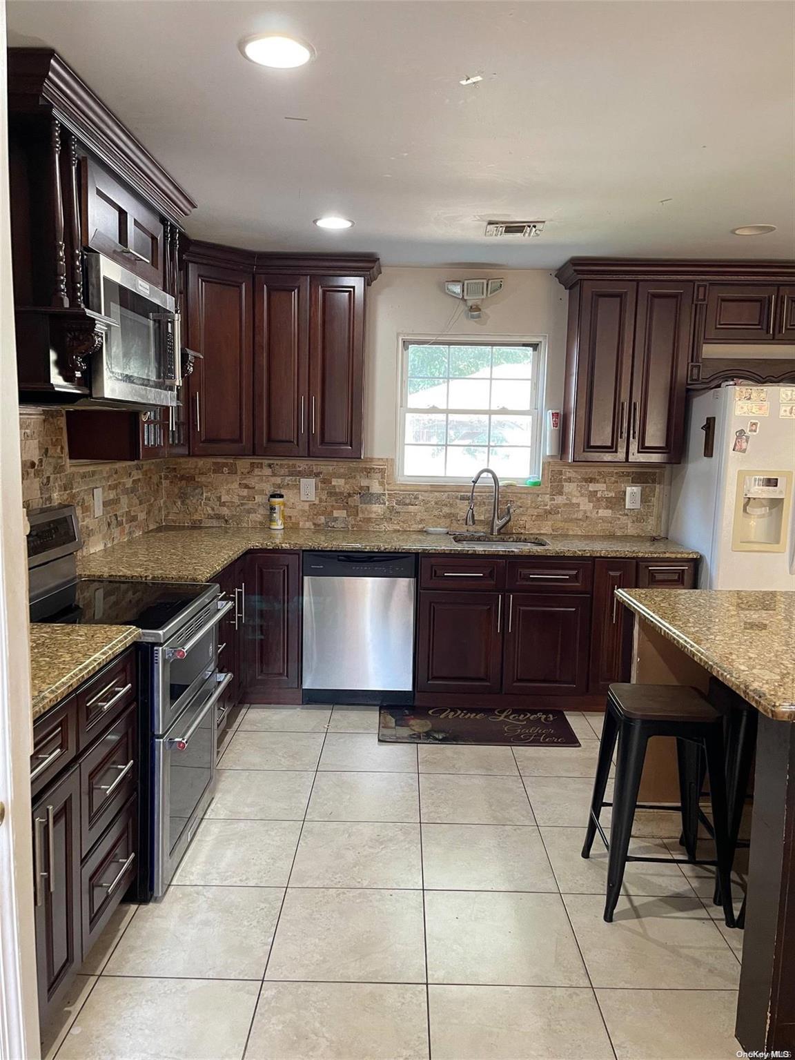 Single Family Broadway  Suffolk County, NY 11722, MLS-L3503248-4