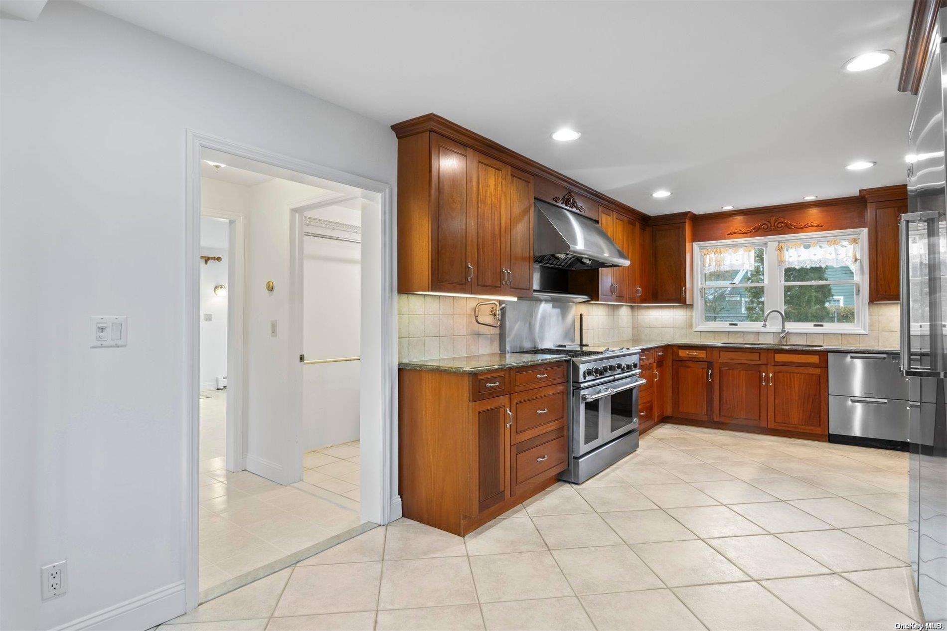 Single Family Union  Suffolk County, NY 11934, MLS-L3515641-9