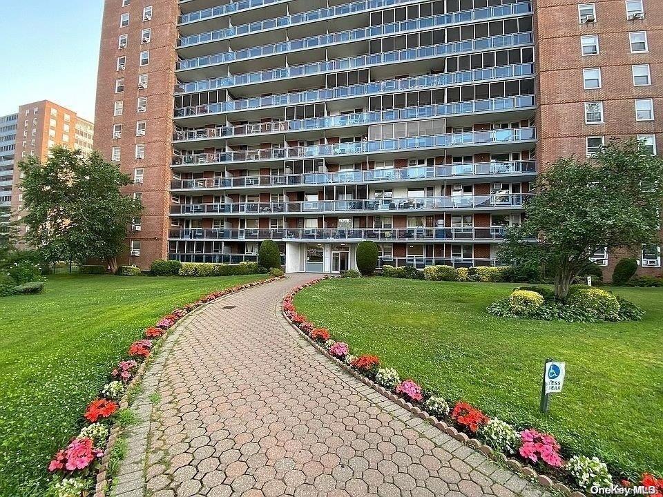 Coop in New York - 63rd  Queens, NY 11374