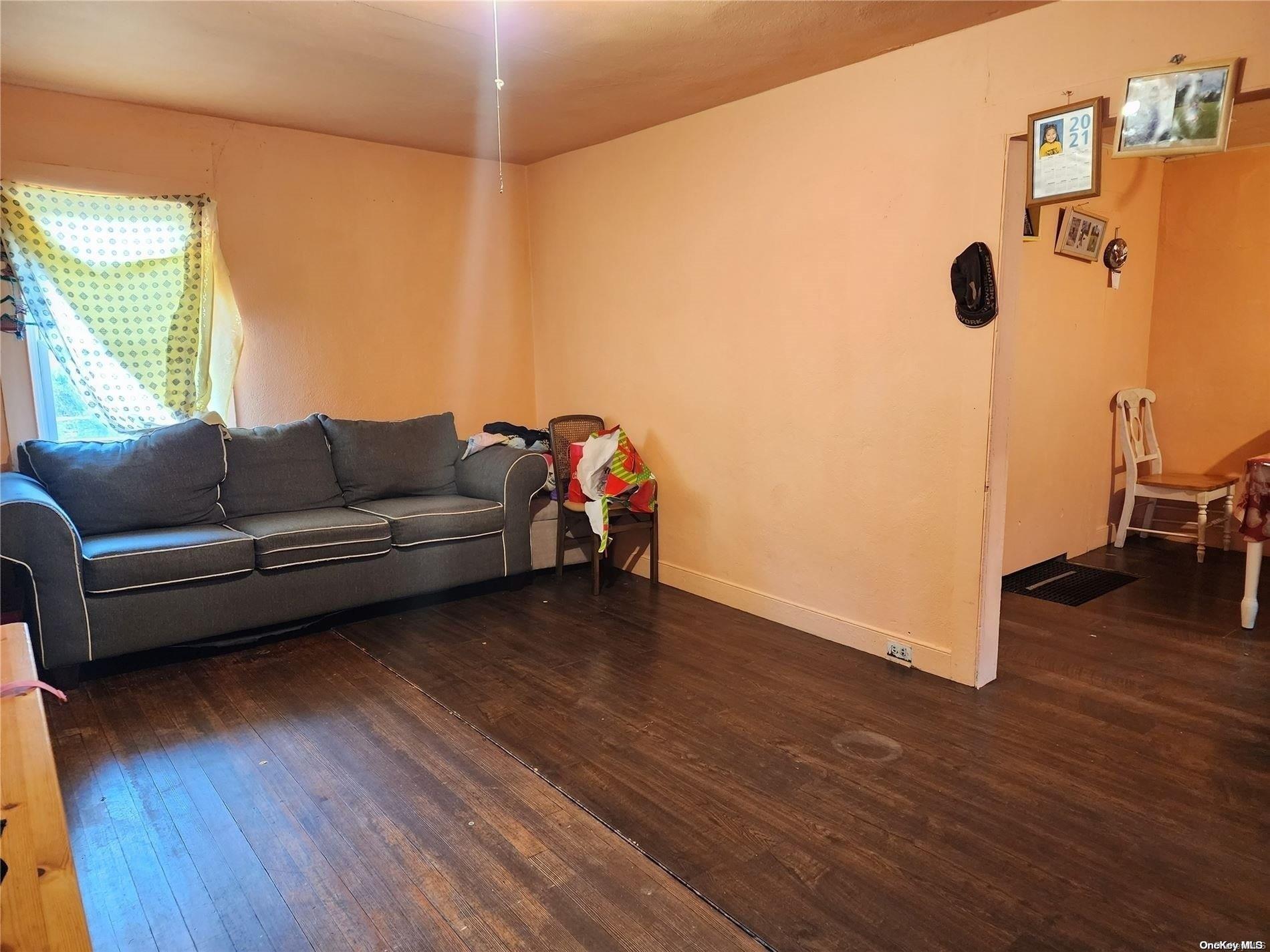 Single Family Lincoln  Suffolk County, NY 11901, MLS-L3522353-2