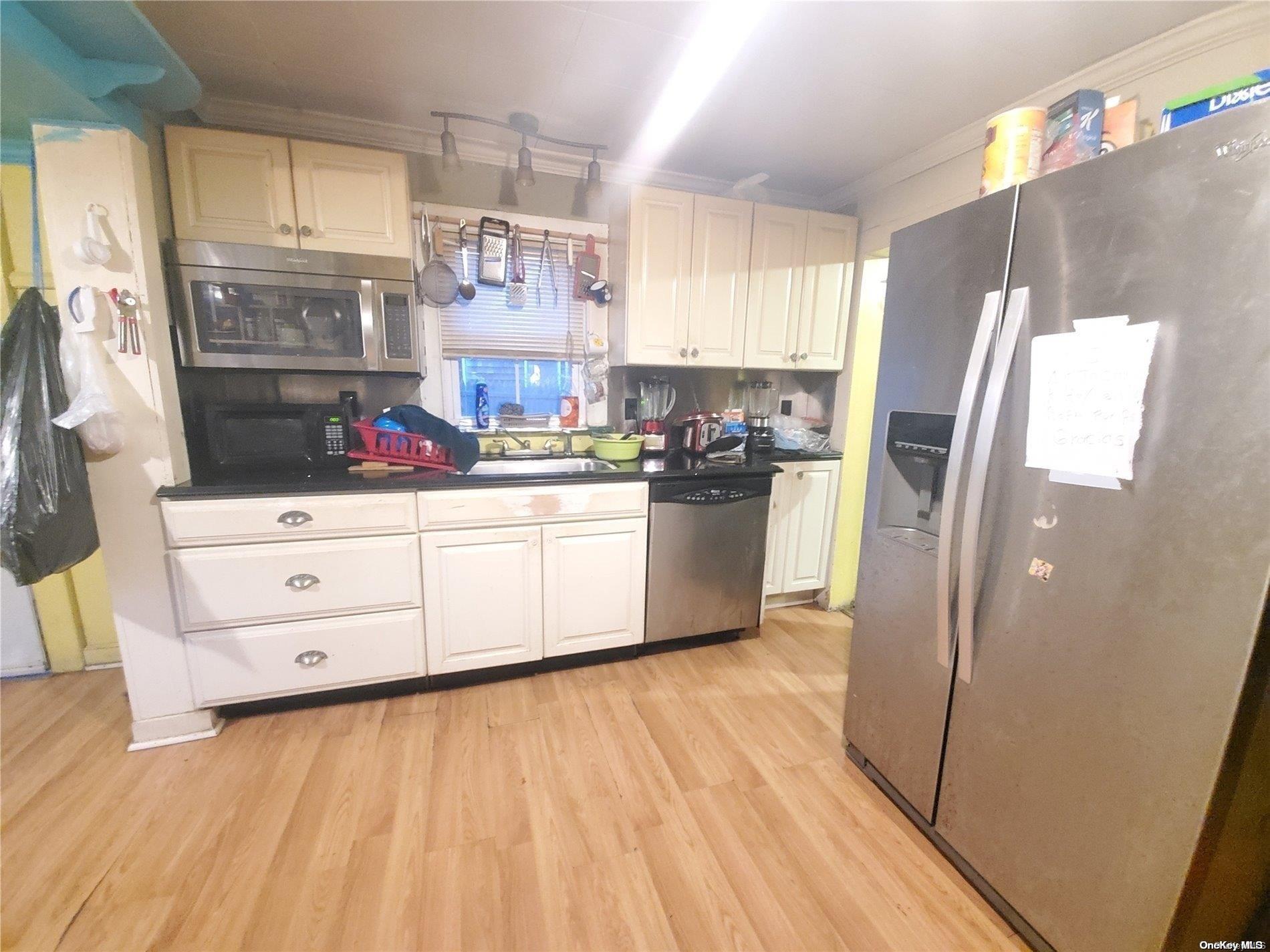 Single Family Lincoln  Suffolk County, NY 11901, MLS-L3522353-5