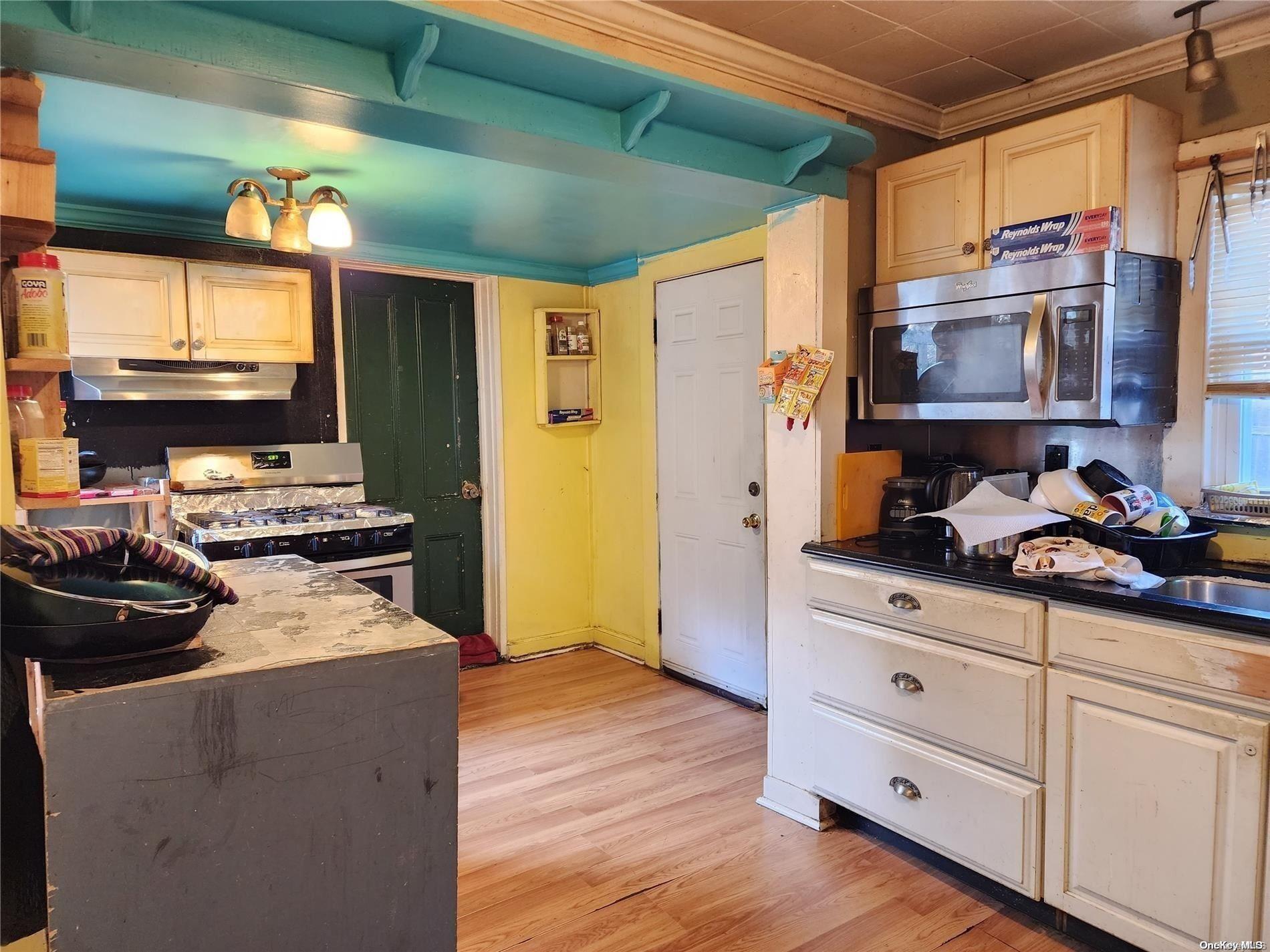 Single Family Lincoln  Suffolk County, NY 11901, MLS-L3522353-6
