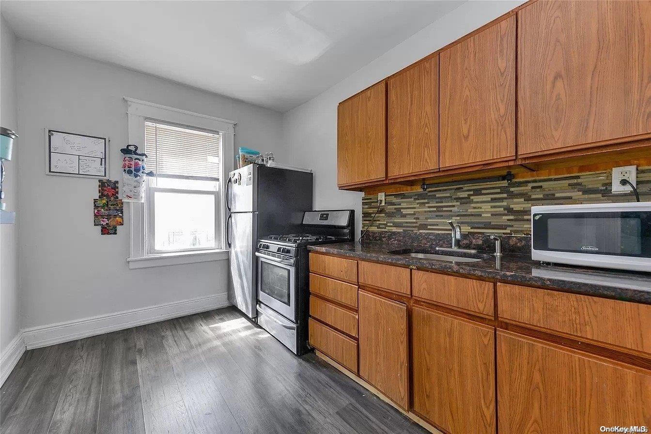 Single Family Metropolitan  Queens, NY 11379, MLS-L3529434-10