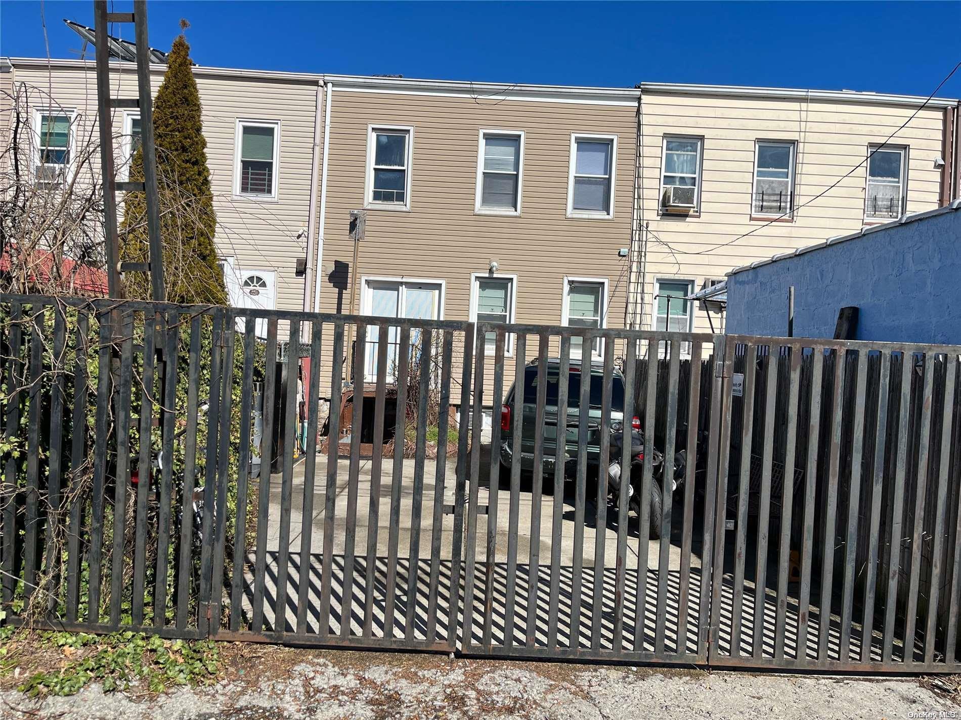 Single Family Metropolitan  Queens, NY 11379, MLS-L3529434-3