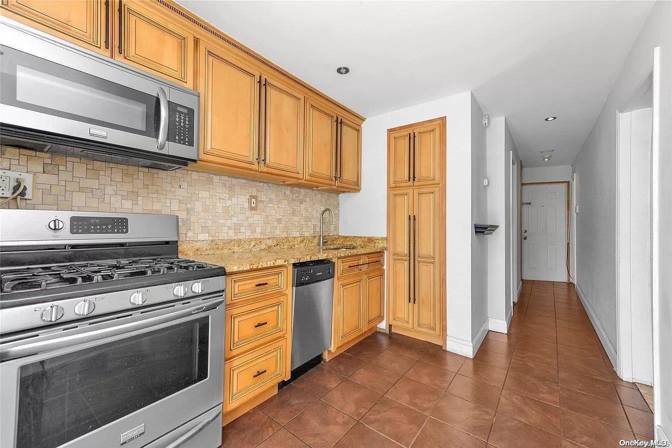 Single Family Metropolitan  Queens, NY 11379, MLS-L3529434-7